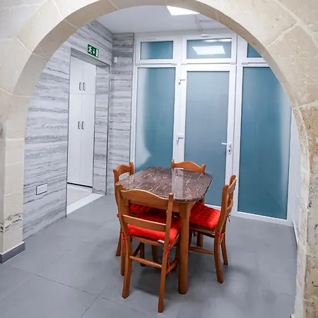 Spacious Two-bedroom Maisonette Located In Valletta Appartement Il-Furjana