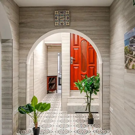 Spacious Two-bedroom Maisonette Located In Valletta Apartment *