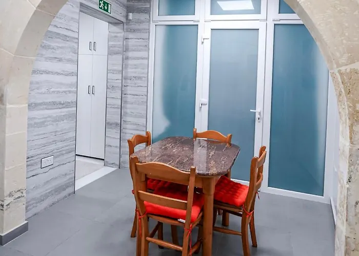 Spacious Two-bedroom Maisonette Located In Valletta Appartement Il-Furjana